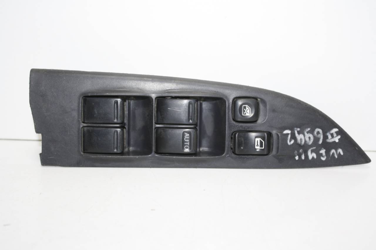 блок управления стеклоподъемниками Nissan AD 3 поколение 2001, QG13DE, бензин, АКПП, белый, универсал, передний привод, правый руль - фото №1