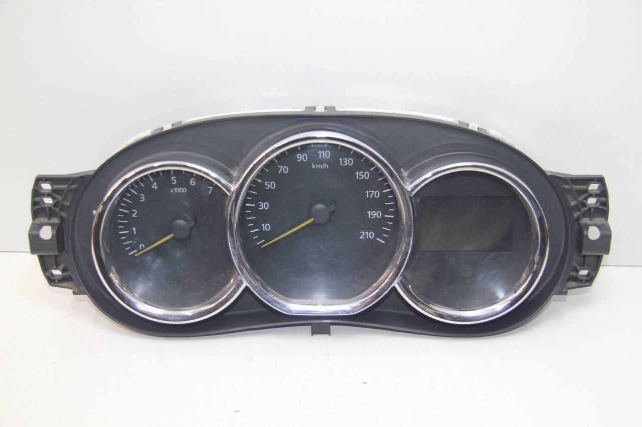 щиток приборов (приборная панель) Renault Logan 2 поколение L8 2014, 1.6 л., K7M 812, бензин, МКПП, серебро, седан, передний привод, 248102495R - фото №1