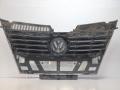 решетка радиатора Volkswagen Passat B6 3C5 2008, 2.0 л., BPY, бензин, АКПП, серебристый, универсал, передний привод - фото №2