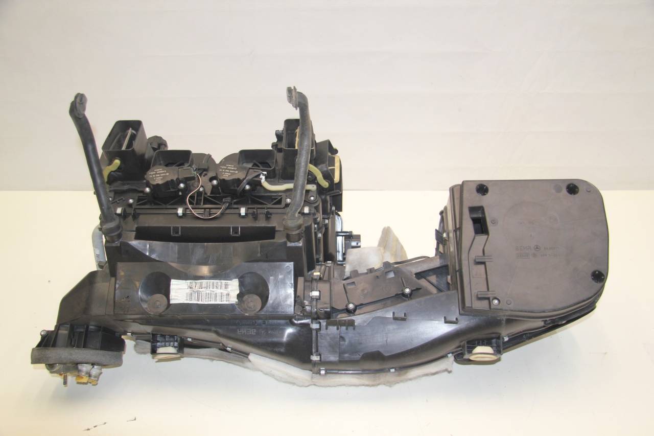 корпус отопителя (печки) Mercedes-Benz CLS-Класс C219 2004, 3.5 л., M272 E35, бензин, АКПП, бежевый, седан, задний привод - фото №1