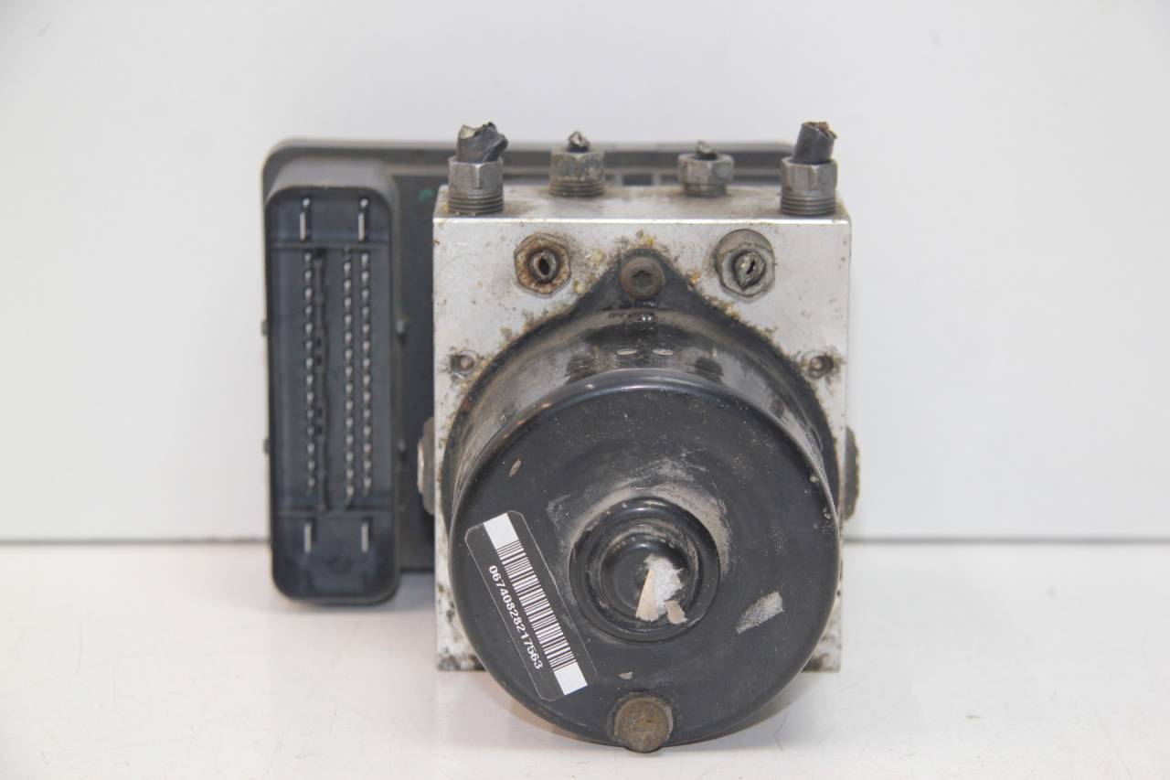 блок ABS Ford Focus 2 поколение DB 2006, 1.8 л., QQDB, бензин, МКПП, черный, хетчбэк 5 дв., 3M512C405HB, 00402966D0 - фото №1