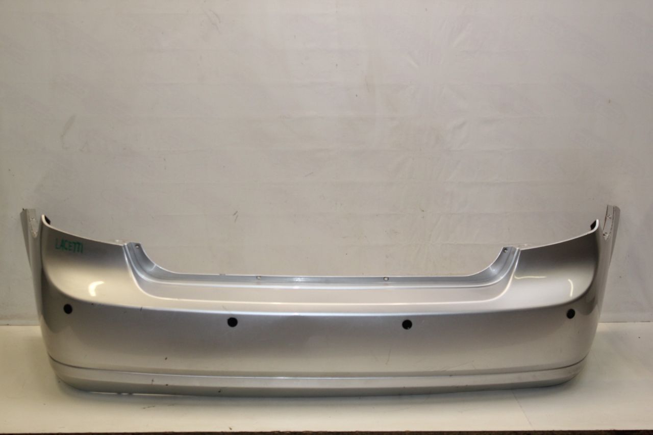 бампер задний Chevrolet Lacetti 1 поколение J200 2008, 1.4 л., F14D3, бензин, МКПП, серебристый, седан, передний привод - фото №1