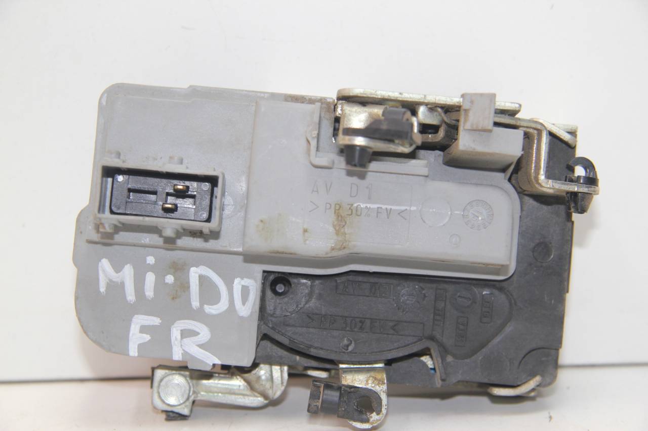 замок двери передней правой Datsun mi-Do 1 поколение 2015, 1.6 л., VAZ-11186, бензин, МКПП, хетчбэк 5 дв. - фото №1