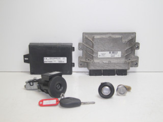 блок управления двигателем Renault Logan 2 поколение L8 2016, 1.6 л., K4M 842, бензин, МКПП, белый, седан, 237104234R