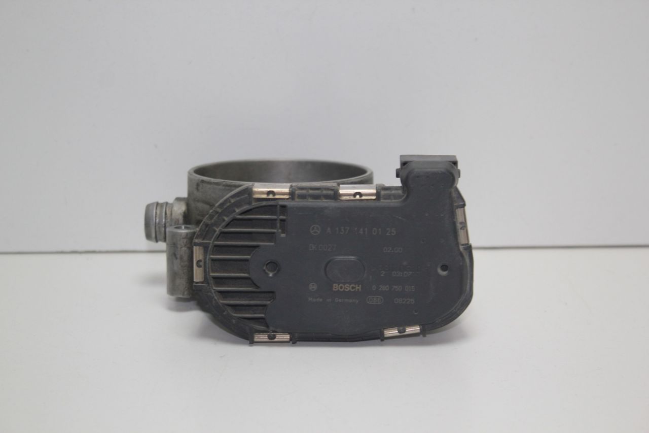 заслонка дроссельная Mercedes-Benz CL-Класс C215 2000, 5.8 л., M137E58, бензин, АКПП, серебристый, купе, задний привод, A1371410125 - фото №1