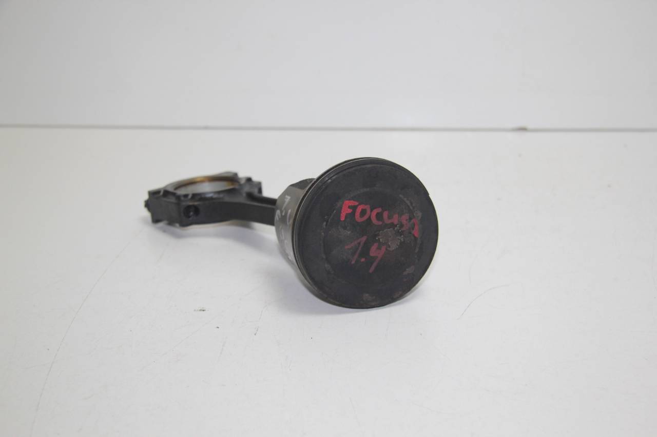 поршень Ford Focus 2 поколение CB4 2007, 1.4 л., ASDA, бензин, МКПП, черный, хетчбэк 5 дв. - фото №1