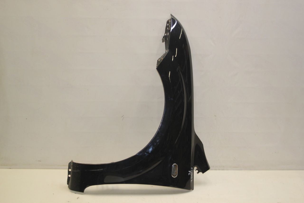 крыло переднее левое Ford Focus 2 поколение 2007, 1.8 л., QQDB, бензин, МКПП, черный, седан, передний привод - фото №1