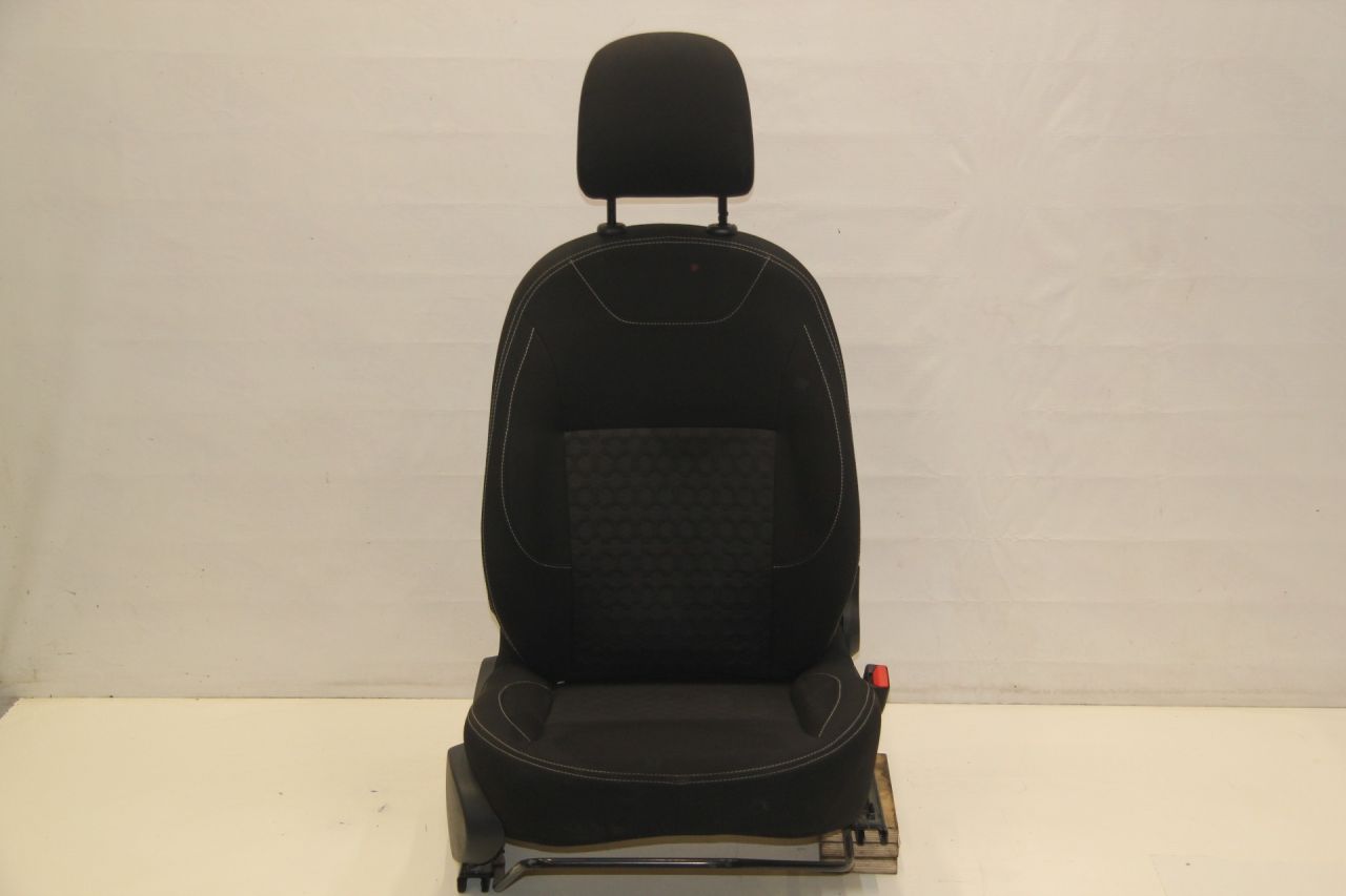 сиденье переднее Renault Logan 2 поколение L8 2016, 1.6 л., K4M 842, бензин, МКПП, белый, седан - фото №1