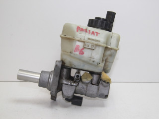 цилиндр тормозной главный Volkswagen Passat B6 3C5 2008, 2.0 л., BPY, бензин, АКПП, серебристый, универсал, передний привод, 3C1614019D