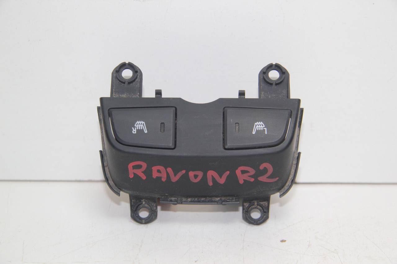 кнопка обогрева сидений Ravon R2 1 поколение 2017, 1.2 л., B12D2, бензин, МКПП, синий, хетчбэк 5 дв., передний привод - фото №1