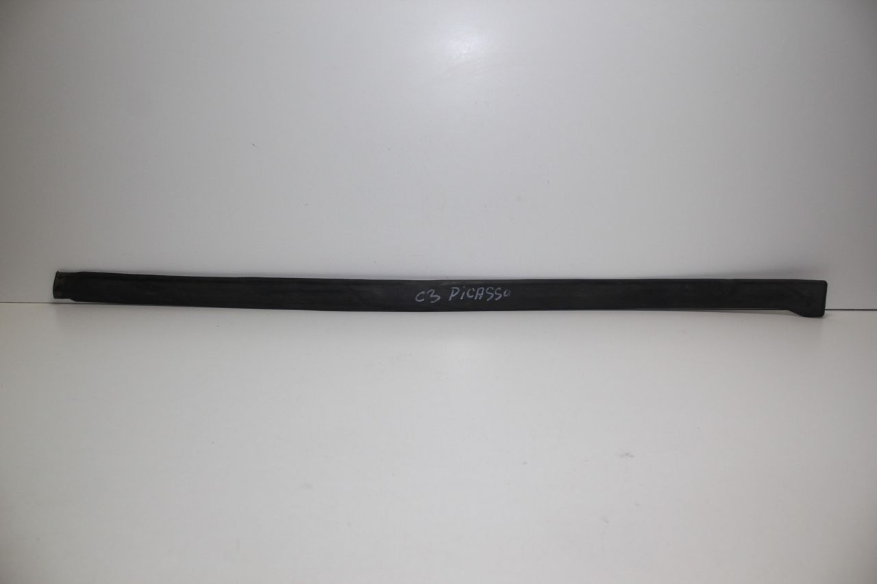 молдинг лобового стекла Citroen C3 Picasso 1 поколение SH 2010, 1.4 л., 8FS (EP3), бензин, МКПП, серый, хетчбэк 5 дв., передний привод - фото №1