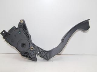 педаль Renault Logan 2 поколение L8 2014, 1.6 л., K7M 812, бензин, МКПП, серебро, седан, передний привод, 180022703R