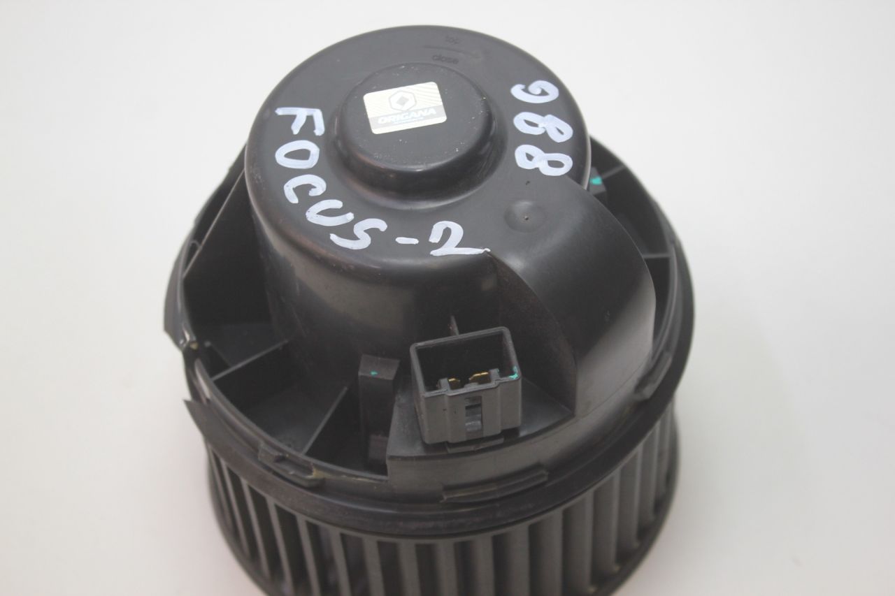моторчик печки Ford Focus 2 поколение CB4 2007, 1.4 л., ASDA, бензин, МКПП, черный, хетчбэк 5 дв. - фото №1