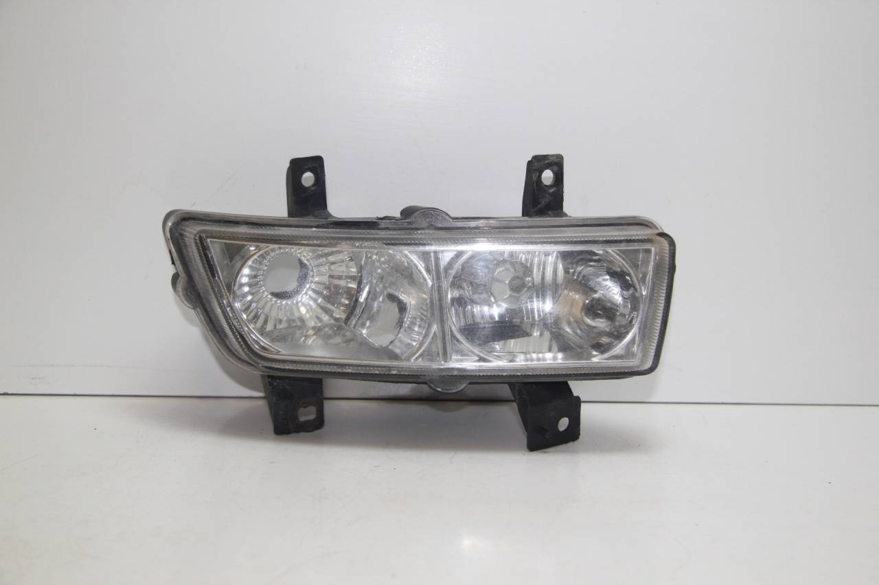 фара противотуманная левая Geely Emgrand EC7 1 поколение FE1 2013, 1.8 л., JL4G18, бензин, МКПП, серебристый, седан, передний привод, 1067001220 - фото №1