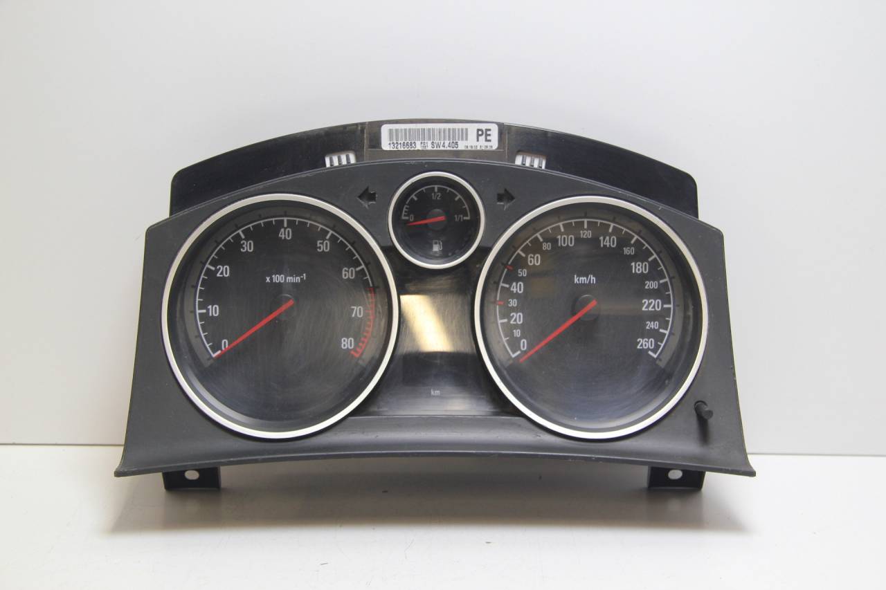 щиток приборов (приборная панель) Opel Astra H 51 2005, 1.6 л., Z 16 XEP, бензин, робот, красный, хетчбэк 5 дв., 13216683 - фото №1