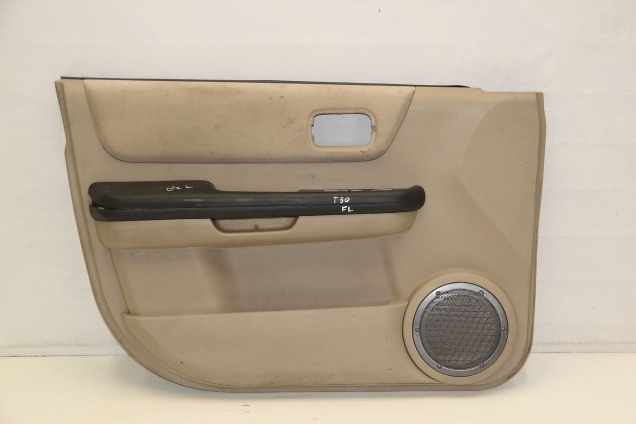 Обшивка двери (комплект) Nissan X-Trail T30 NT30 2003, 2.5 л., QR25DE, бензин, АКПП, светло-серый, универсал, полный привод - фото №1