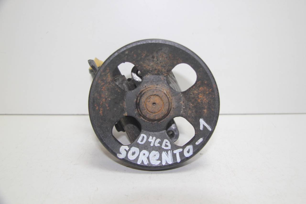 насос гидроусилителя руля Kia Sorento 1 поколение BL 2002, 2.5 л., D4CB, дизель, АКПП, серебристый, полный привод, 571003E020 - фото №1