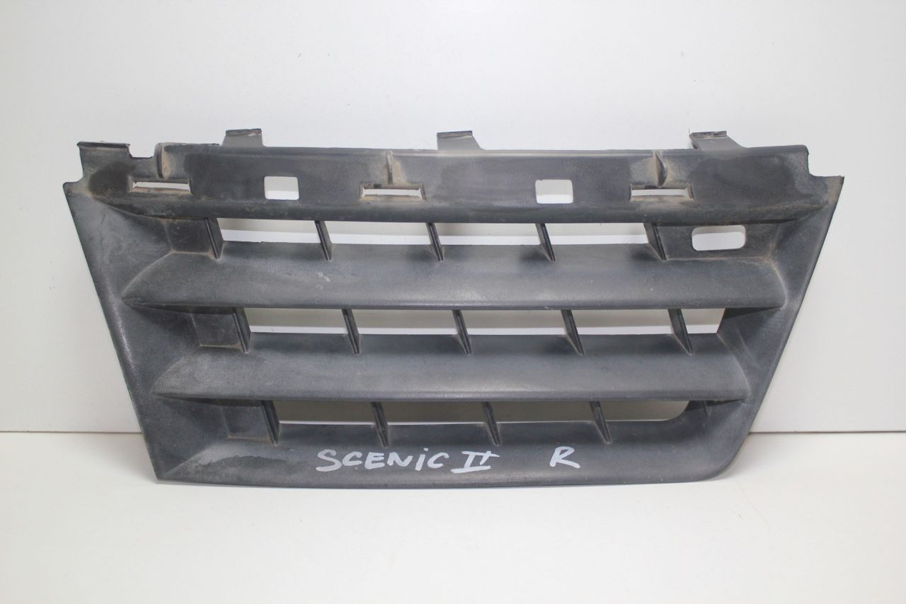 решетка радиатора Renault Scenic 2 поколение JM1B 2005, 1.6 л., K4M T 782, бензин, МКПП, светло-серо-голубой, универсал, передний привод, 8200140330 - фото №1