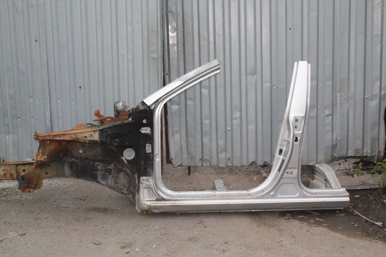 четверть передняя левая Kia Cerato 2 поколение TD 2012, 1.6 л., G4FC, бензин, АКПП, серебристый, седан, передний привод - фото №1