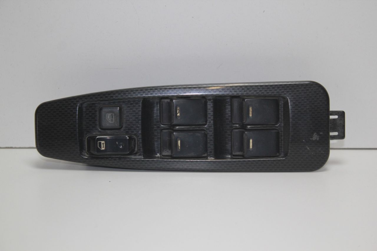 блок управления стеклоподъемниками Geely MK Cross 1 поколение 2012, 1.5 л., MR479QA, бензин, МКПП, темно-серый, хетчбэк 5 дв., передний привод, 574008 - фото №1