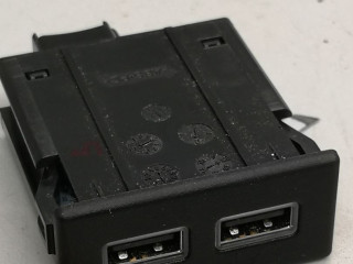 разъем AUX / USB Alfa Romeo Stelvio 1 поколение 2018, 2.0 л., бензин, АКПП, 01561319450