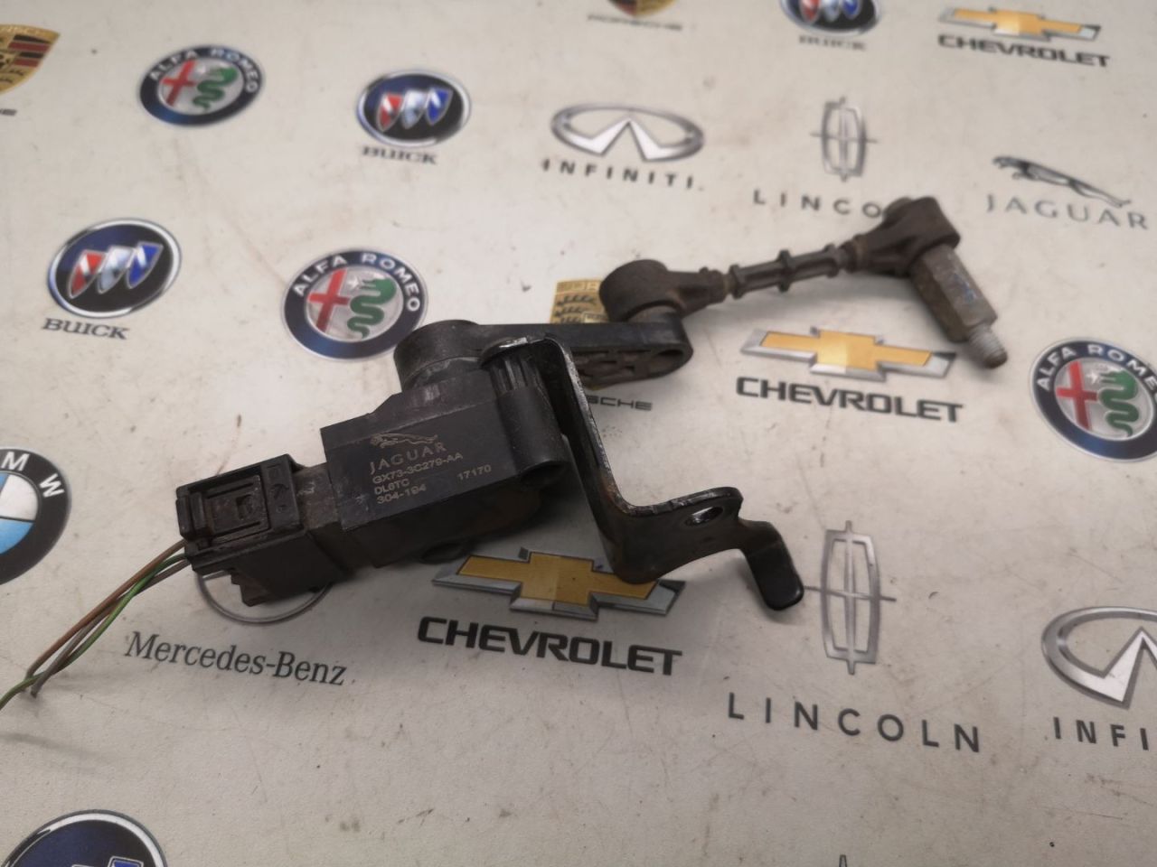 датчик дорожного просвета Land Rover Range Rover Velar 1 поколение 2017, GX733C279AA - фото №1