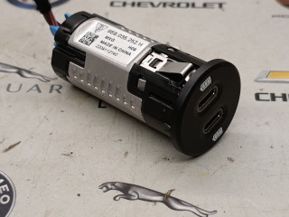 разъем AUX / USB Porsche Macan 1 поколение [2-й рестайлинг] 2022, 2.0 л., бензин, АКПП, 95B035252H