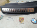 накладка внутренняя на заднюю панель кузова Porsche Macan 1 поколение [рестайлинг] 2020, 2.9 л., бензин, АКПП, 95B864483L - фото №2