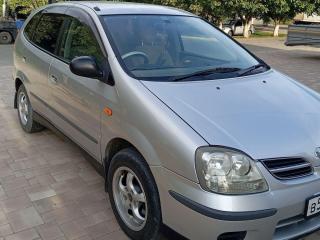 стекло двери передней правой Nissan Almera Tino V10 2002