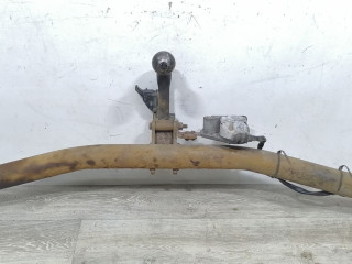 прицепное устройство (фаркоп) Ford Focus 2 поколение 2006, 1.6 л., i, бензин, 5МКПП, серебристый, универсал, передний привод, 1730076