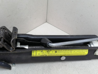 домкрат Volkswagen Passat B6 2007, 2.0 л., АКПП, серебристый, универсал, передний привод, 3C0011031B