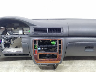 панель передняя салона (торпедо) Volkswagen Passat B5 [рестайлинг] 2005, 2.0 л., BMR, дизель, 6МКПП, черный, универсал, передний привод