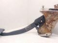 педаль тормоза Nissan Almera Tino V10 2002, 2.2 л., DCi, дизель, 5МКПП, серебристый, минивэн, передний привод - фото №2