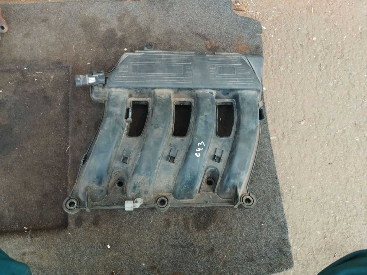 коллектор впускной Renault Laguna 2 поколение 2001, 1.8 л., бензин, МКПП, темно синий, хетчбэк 5 дв., передний привод - фото №1
