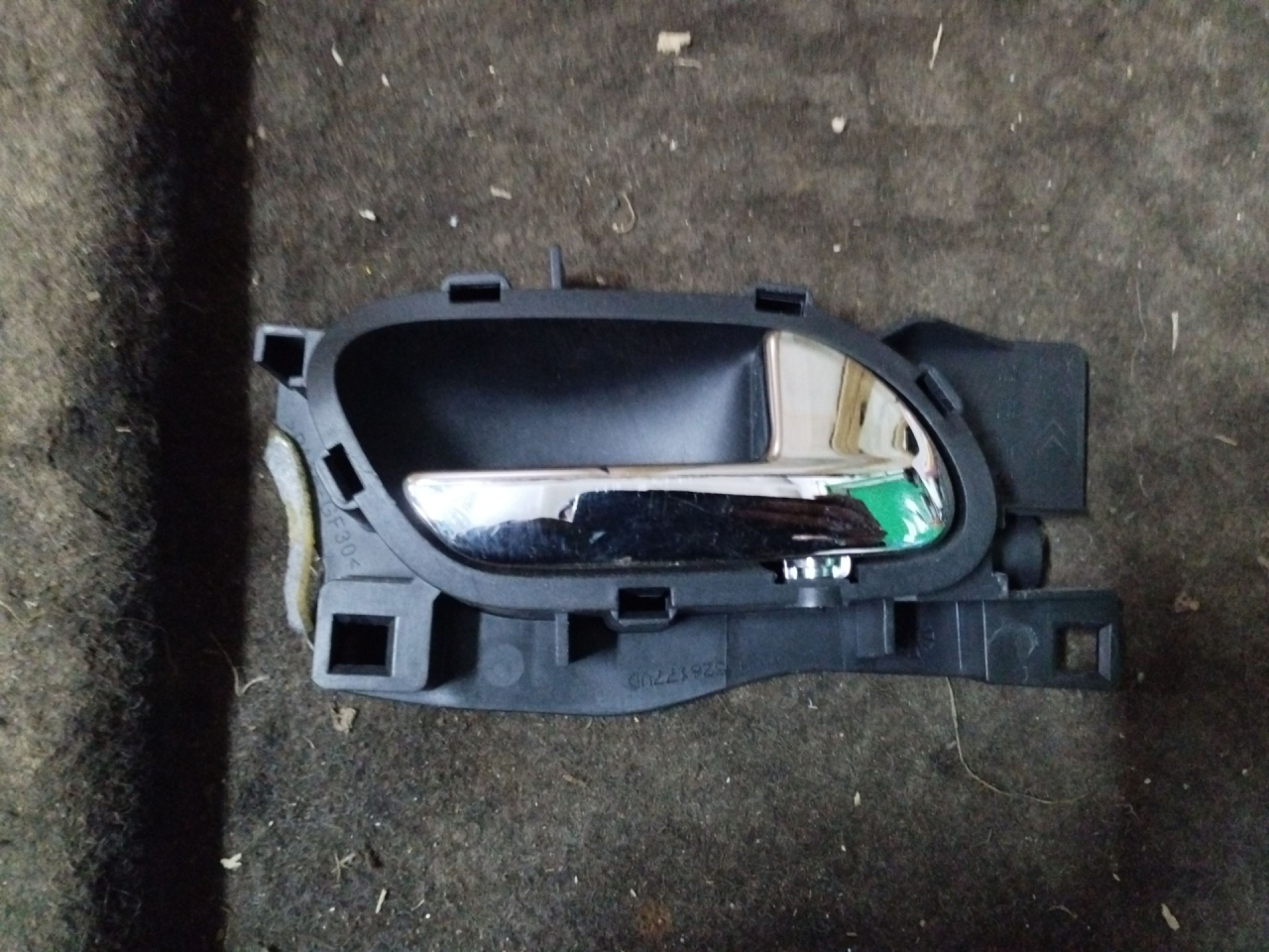 ручка внутренняя передняя правая Peugeot 407 1 поколение 2005, 2.0 л., RHR (DW10BTED4), дизель, МКПП, серебро, универсал, передний привод - фото №1