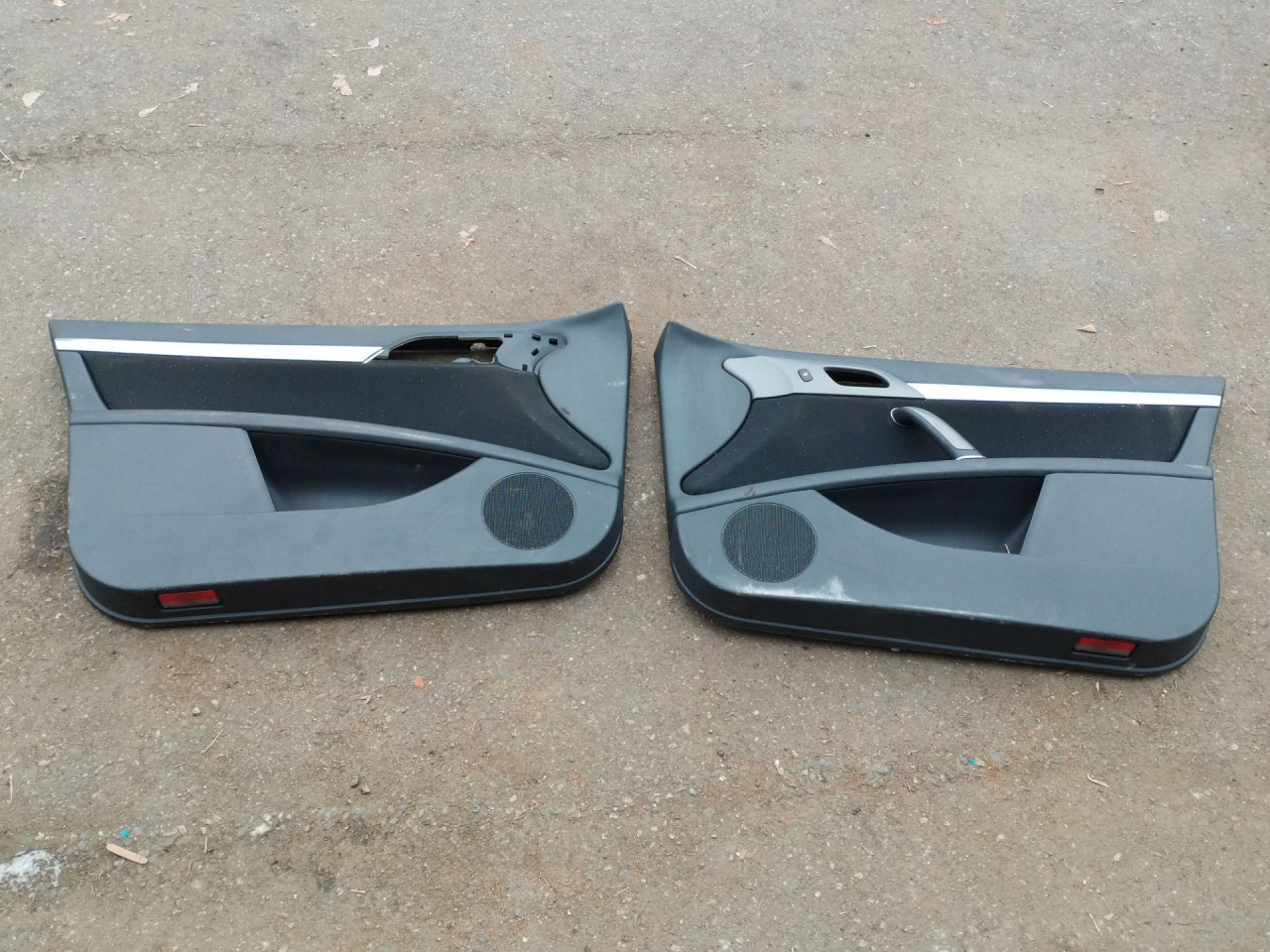 Обшивка двери (комплект) Peugeot 407 1 поколение 2005, 2.0 л., RHR (DW10BTED4), дизель, МКПП, серебро, универсал, передний привод - фото №1