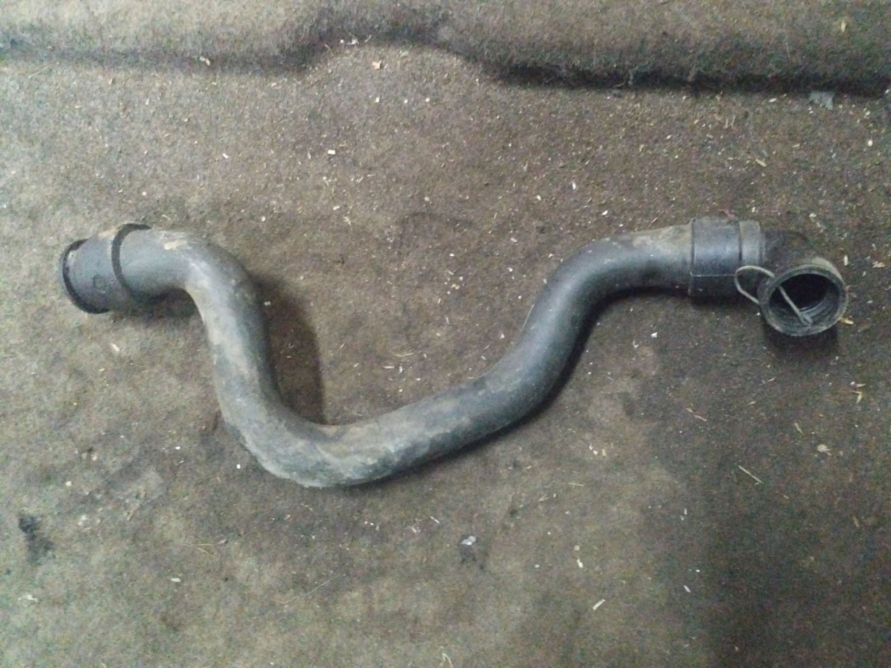 патрубок отопителя (печки) Peugeot 407 1 поколение 2005, 2.0 л., RHR (DW10BTED4), дизель, МКПП, серебро, универсал, передний привод - фото №1