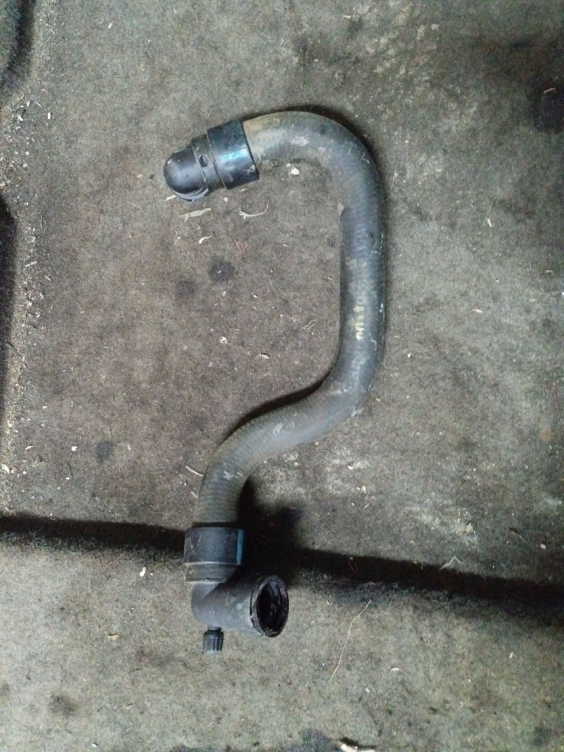 патрубок отопителя (печки) Peugeot 407 1 поколение 2005, 2.0 л., RHR (DW10BTED4), дизель, МКПП, серебро, универсал, передний привод - фото №1