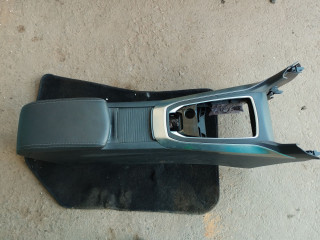 консоль салона Peugeot 308 T9 2014, 1.6 л., HDi, дизель, МКПП, хетчбэк 5 дв., передний привод
