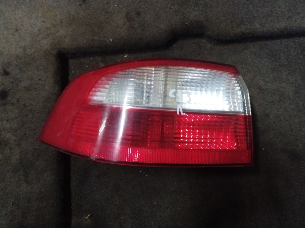 фонарь задний левый Renault Laguna 2 поколение 2001, 1.8 л., бензин, МКПП, темно синий, хетчбэк 5 дв., передний привод - фото №1