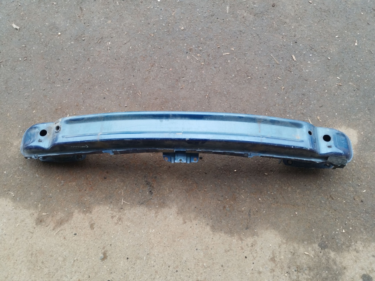 усилитель бампера переднего Renault Laguna 2 поколение 2001, 1.8 л., бензин, МКПП, темно синий, хетчбэк 5 дв., передний привод - фото №1