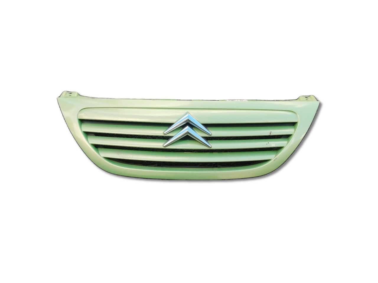 решетка радиатора Citroen C3 1 поколение 2002, 1.4 л., KFV (TU3A), бензин - фото №1