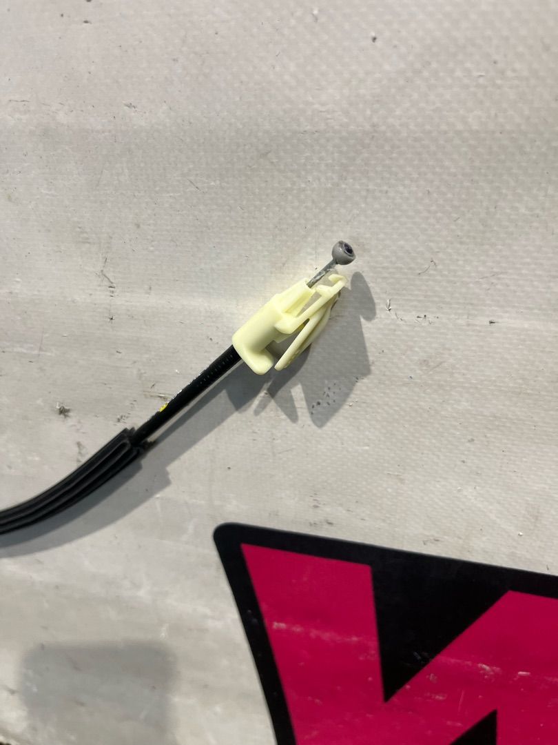 замок двери передней левой Buick Encore GX 1 поколение 2021, 1.3 л., бензин, АКПП, внедорожник 5 дв., передний привод, 13527388 - фото №1