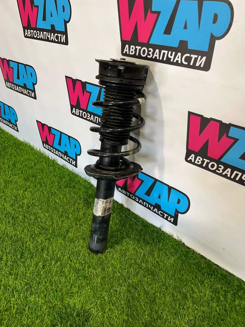 стойка передняя правая Volkswagen Passat B8 2016, 2.0 л., дизель, универсал, передний привод, правый руль, 3Q0413031 - фото №1