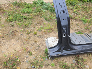 Стойка кузовная центральная правая Tesla Model 3 1 поколение (2017 - 2025)