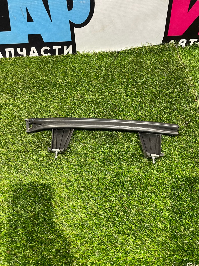 направляющая стекла Ford Explorer 6 поколение U625 2020, 2.3 л., бензин, АКПП, внедорожник 5 дв. - фото №1