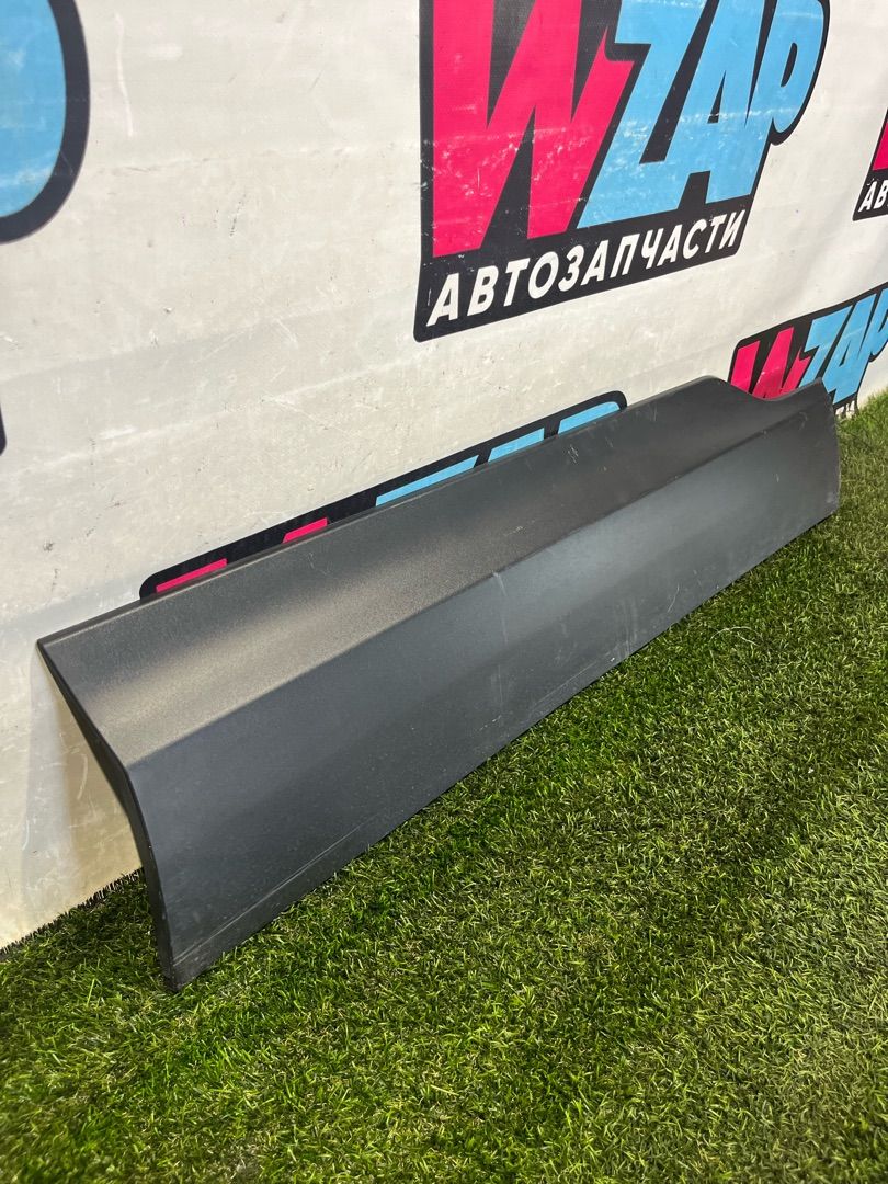 молдинг двери передней правой Chevrolet TrailBlazer 3 поколение 2022, 1.3 л., бензин, вариатор, оранжевый, хетчбэк 5 дв., полный привод - фото №1