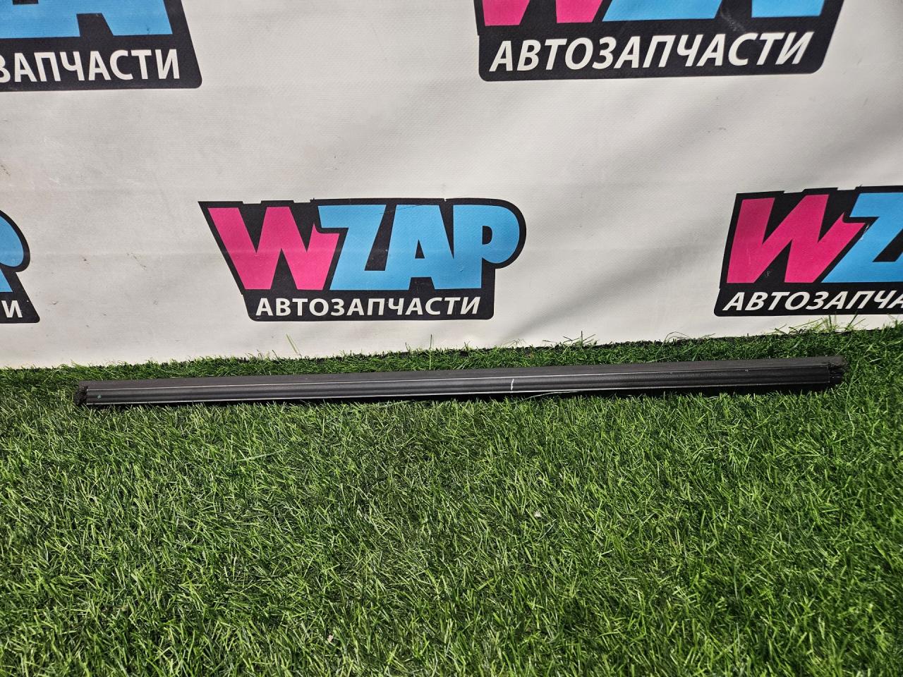 молдинг стекла RAM 1500 5 поколение (2018 - 2024), бензин, АКПП, пикап - фото №1