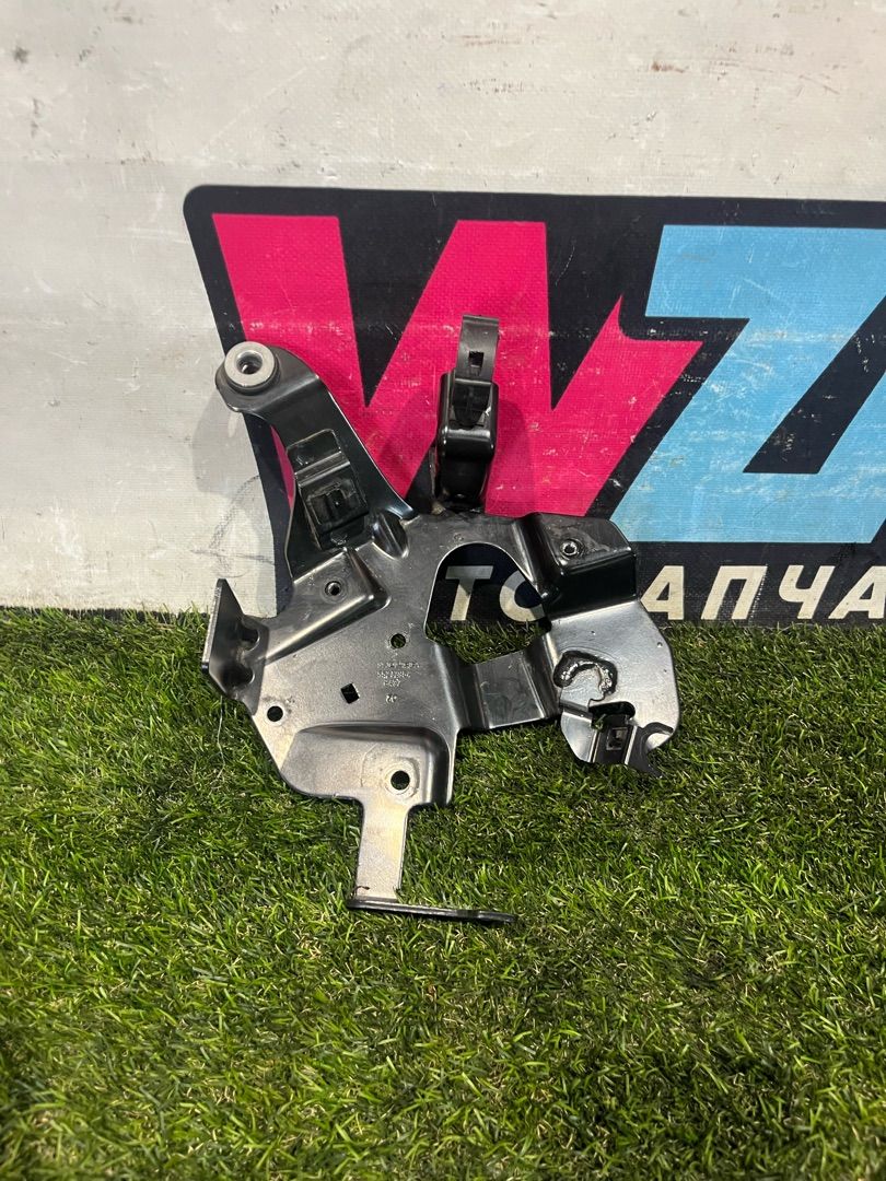 кронштейн (крепление) Fiat 124 2018, 1.4 л., бензин, МКПП, серы, родстер, задний привод, 55272954 - фото №1