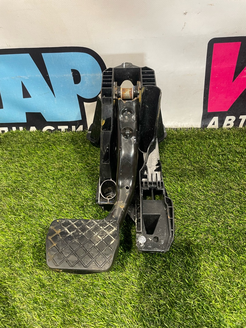 педаль тормоза Volkswagen Jetta 7 поколение 2019, 1.4 л., бензин, АКПП, седан, передний привод, 5QM723058K - фото №1